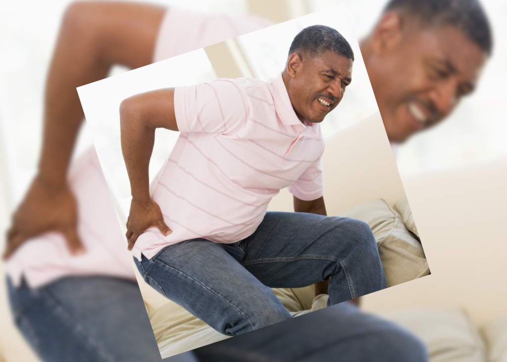 Mann mit plötzlich auftretenden Schmerzen im unteren Rücken